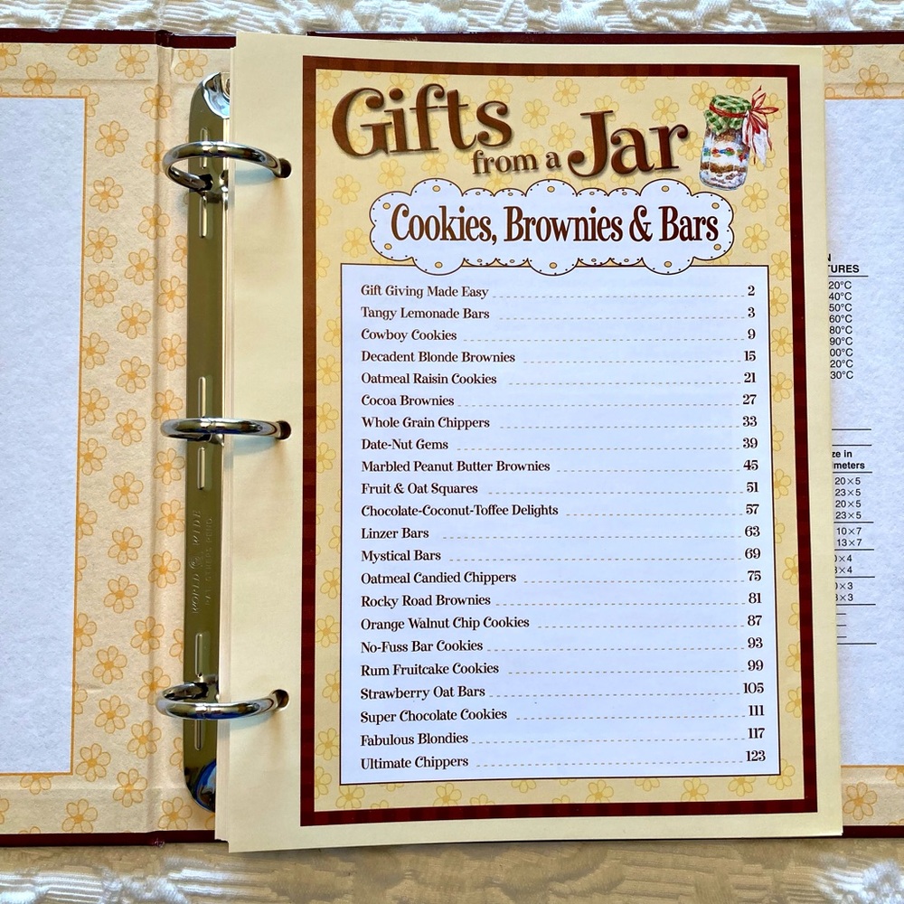 Cookbook: Gifts from a Jar: Cookies, Brownies & Bars Book - Picture 2 of 10